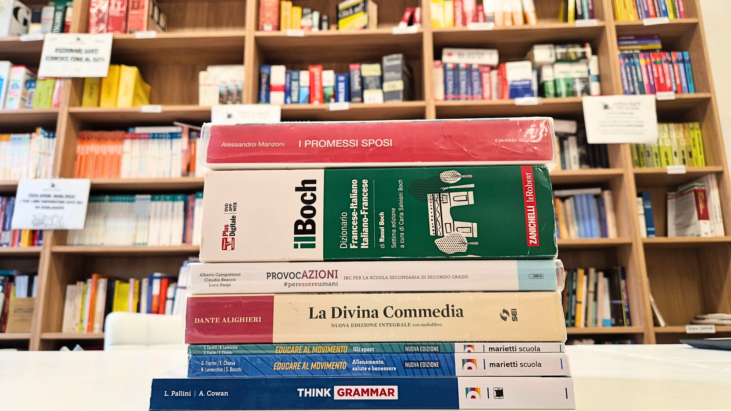 Una pila di libri consigliati