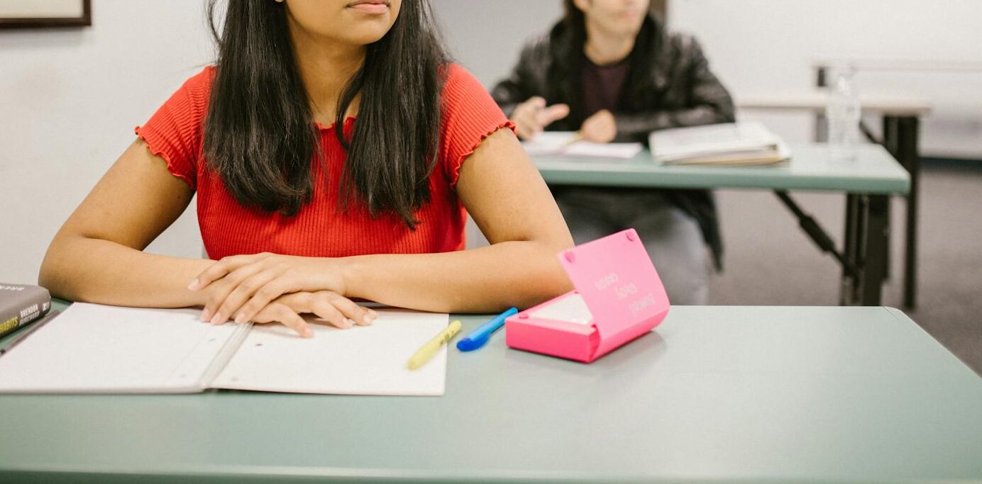 Ragazza che si prepara per il TOLC